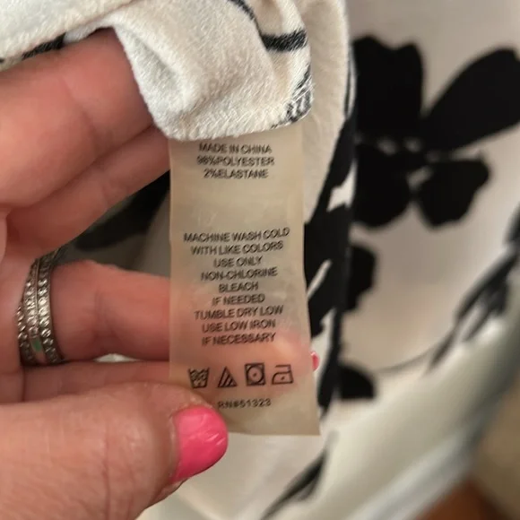 Vince Camuto sleeveless blouse - Picture 6 of 6